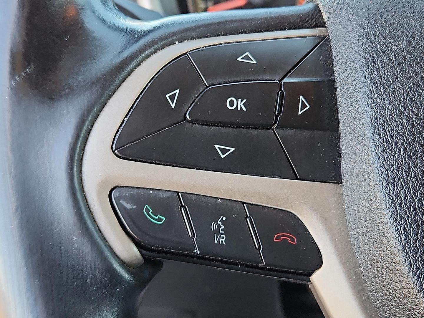 2014 WHITE Jeep Cherokee Latitude (1C4PJMCS9EW) with an Pentastar 3.2L V-6 DOHC, regular unleaded, engine with 271HP engine, located at 4711 Ave Q, Lubbock, TX, 79412, (806) 687-2362, 33.551304, -101.855293 - Photo#16