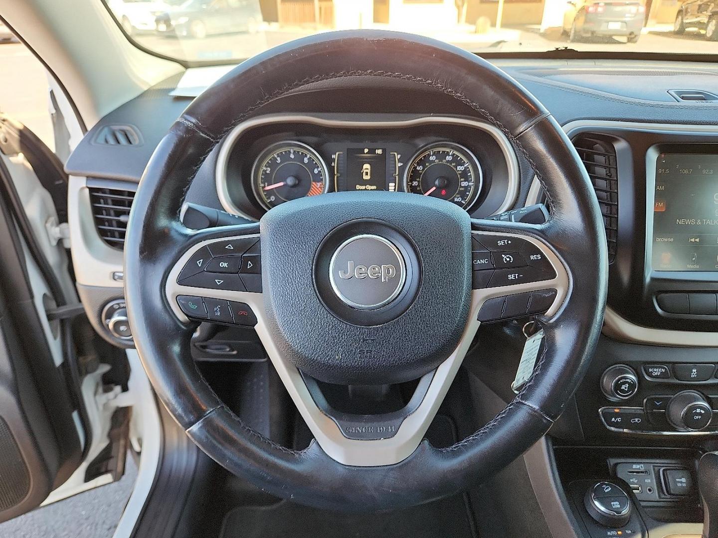 2014 WHITE Jeep Cherokee Latitude (1C4PJMCS9EW) with an Pentastar 3.2L V-6 DOHC, regular unleaded, engine with 271HP engine, located at 4711 Ave Q, Lubbock, TX, 79412, (806) 687-2362, 33.551304, -101.855293 - Photo#17
