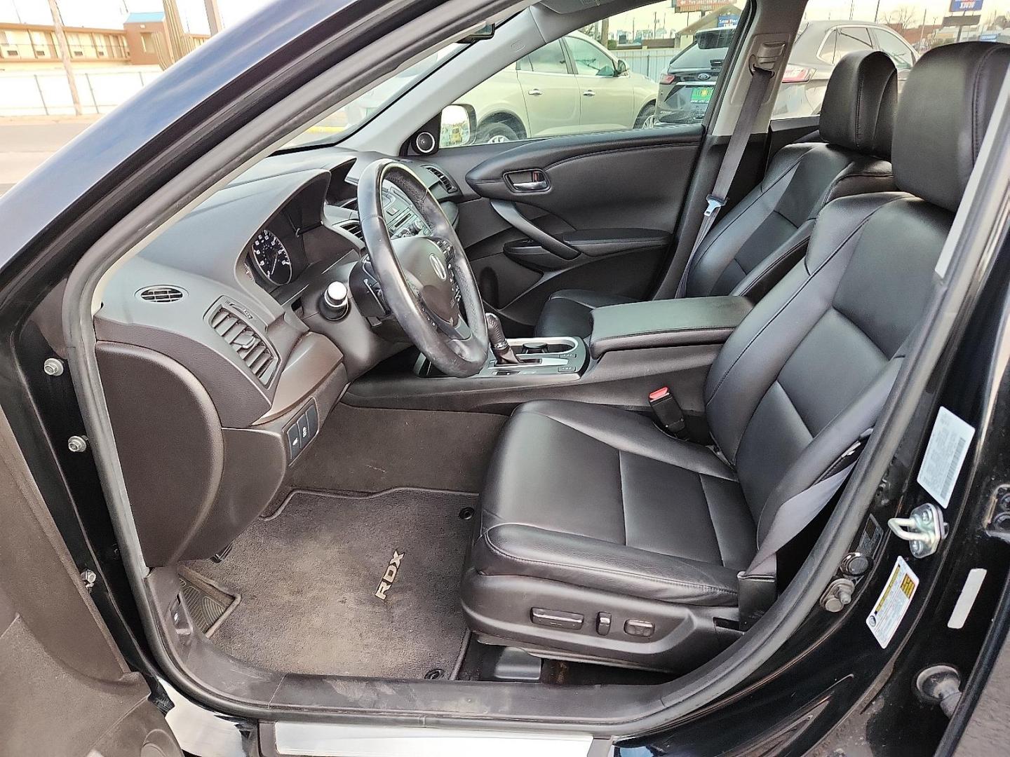 2017 BLACK Acura RDX w/AcuraWatch Plus Package (5J8TB3H33HL) with an 3.5L V-6 i-VTEC variable valve control, premium unleaded, engine with cylinder deactivation and 279HP engine, located at 4711 Ave Q, Lubbock, TX, 79412, (806) 687-2362, 33.551304, -101.855293 - Photo#10