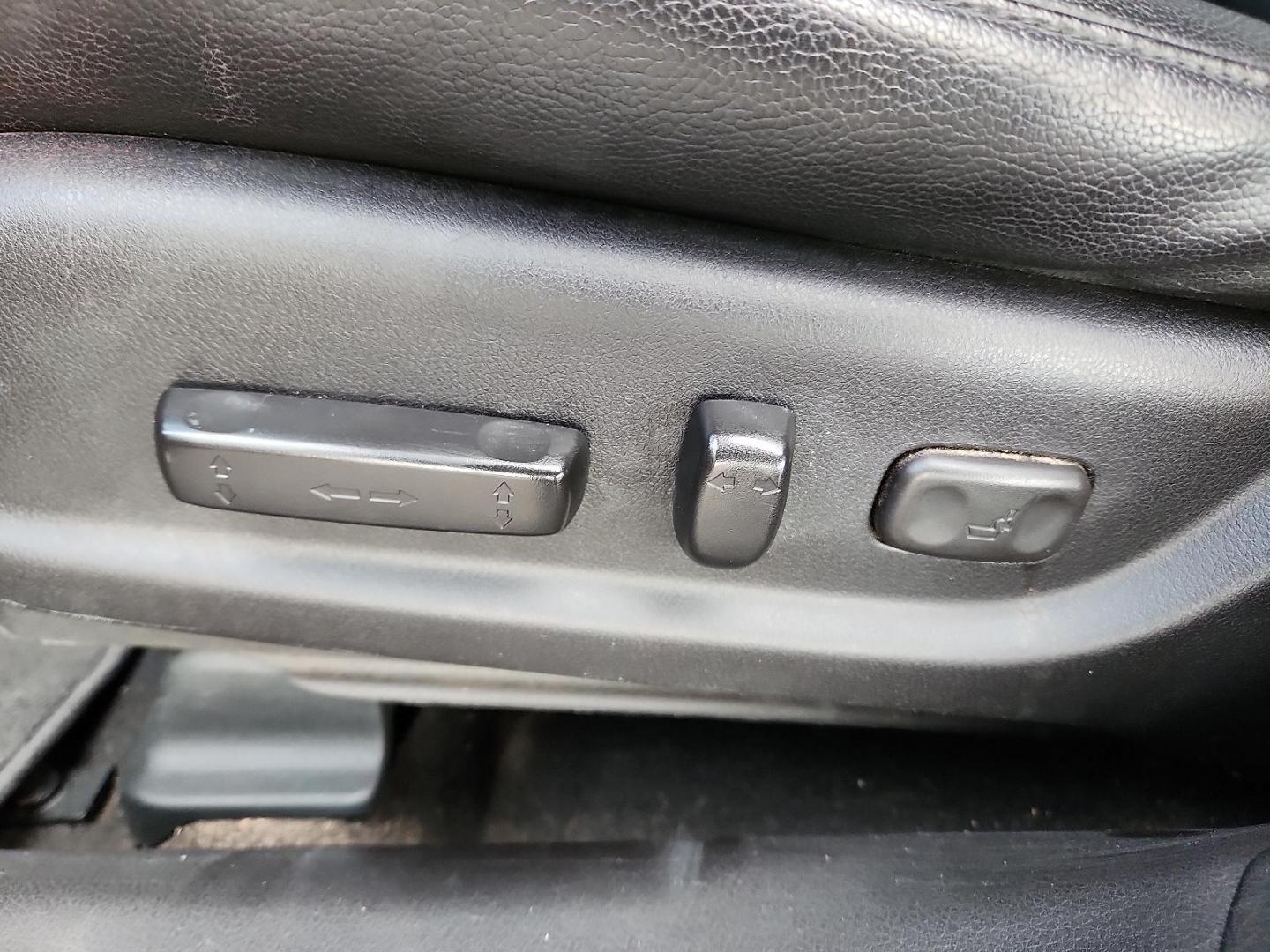 2017 BLACK Acura RDX w/AcuraWatch Plus Package (5J8TB3H33HL) with an 3.5L V-6 i-VTEC variable valve control, premium unleaded, engine with cylinder deactivation and 279HP engine, located at 4711 Ave Q, Lubbock, TX, 79412, (806) 687-2362, 33.551304, -101.855293 - Photo#11