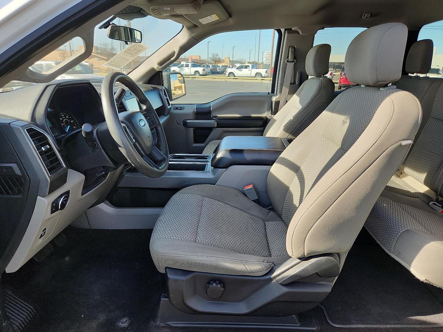 2019 WHITE Ford F-150 XLT (1FTFX1E58KK) with an 5L V-8 port/direct injection, DOHC, variable valve control, regular unleaded, engine with 395HP engine, located at 4711 Ave Q, Lubbock, TX, 79412, (806) 687-2362, 33.551304, -101.855293 - Photo#11