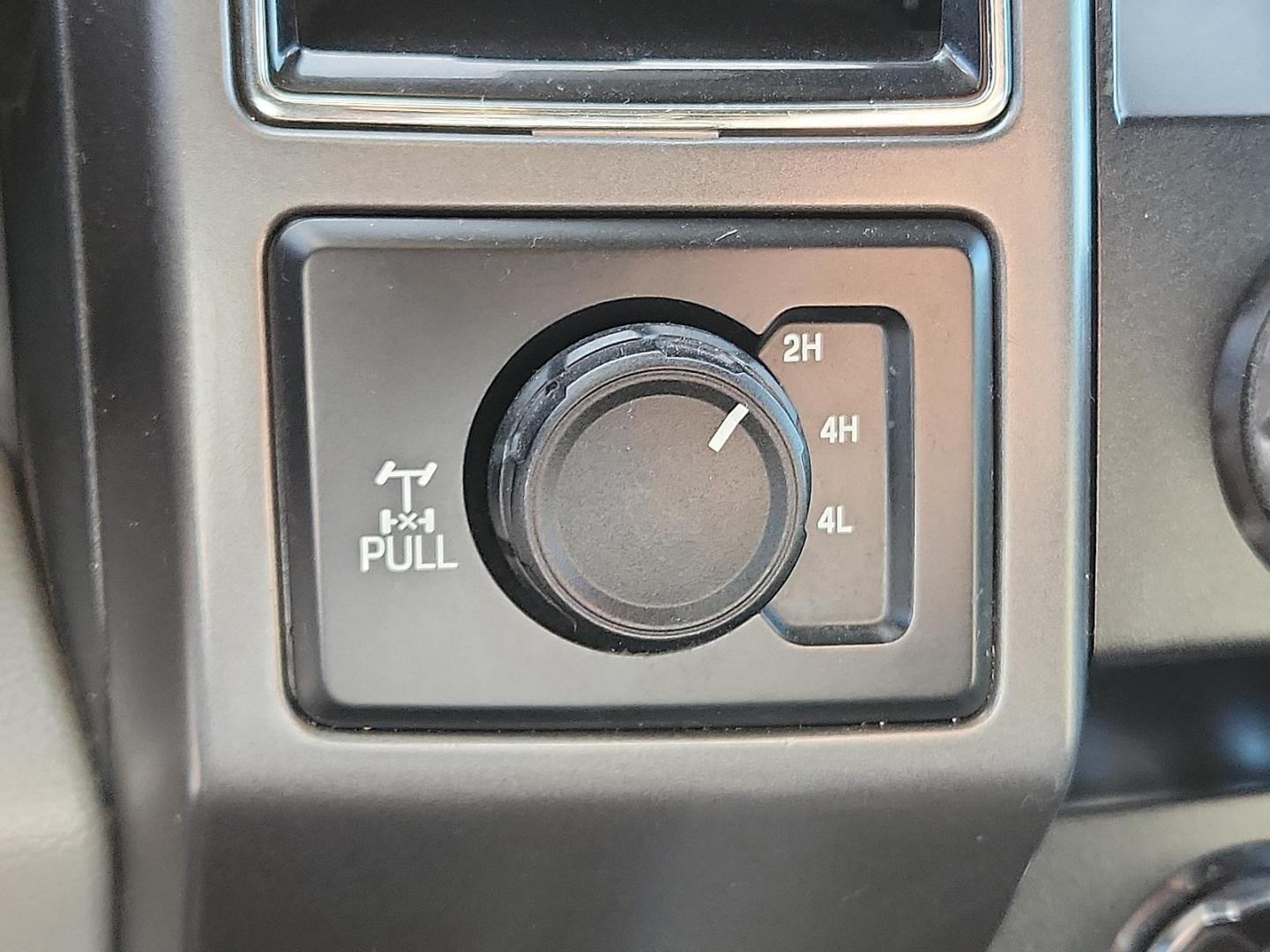 2019 WHITE Ford F-150 XLT (1FTFX1E58KK) with an 5L V-8 port/direct injection, DOHC, variable valve control, regular unleaded, engine with 395HP engine, located at 4711 Ave Q, Lubbock, TX, 79412, (806) 687-2362, 33.551304, -101.855293 - Photo#15