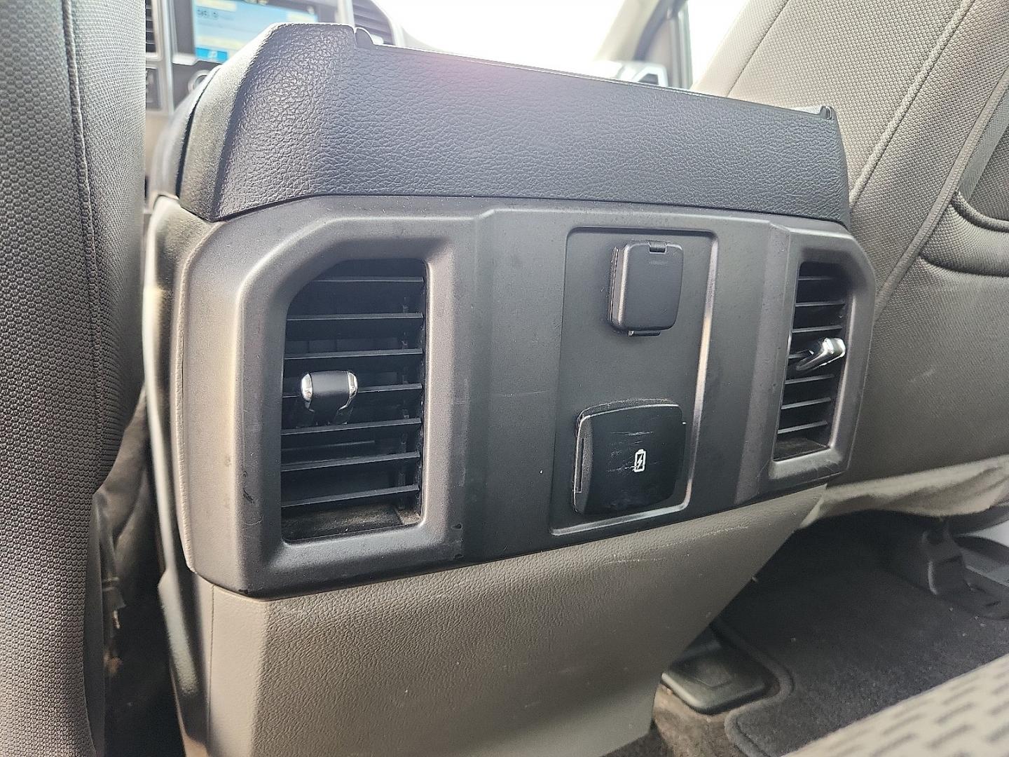 2019 WHITE Ford F-150 XLT (1FTFX1E58KK) with an 5L V-8 port/direct injection, DOHC, variable valve control, regular unleaded, engine with 395HP engine, located at 4711 Ave Q, Lubbock, TX, 79412, (806) 687-2362, 33.551304, -101.855293 - Photo#22