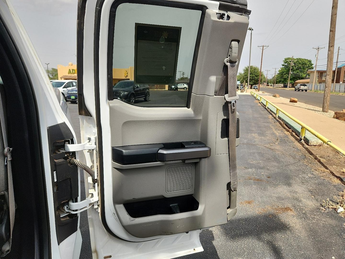 2019 WHITE Ford F-150 XLT (1FTFX1E58KK) with an 5L V-8 port/direct injection, DOHC, variable valve control, regular unleaded, engine with 395HP engine, located at 4711 Ave Q, Lubbock, TX, 79412, (806) 687-2362, 33.551304, -101.855293 - Photo#23