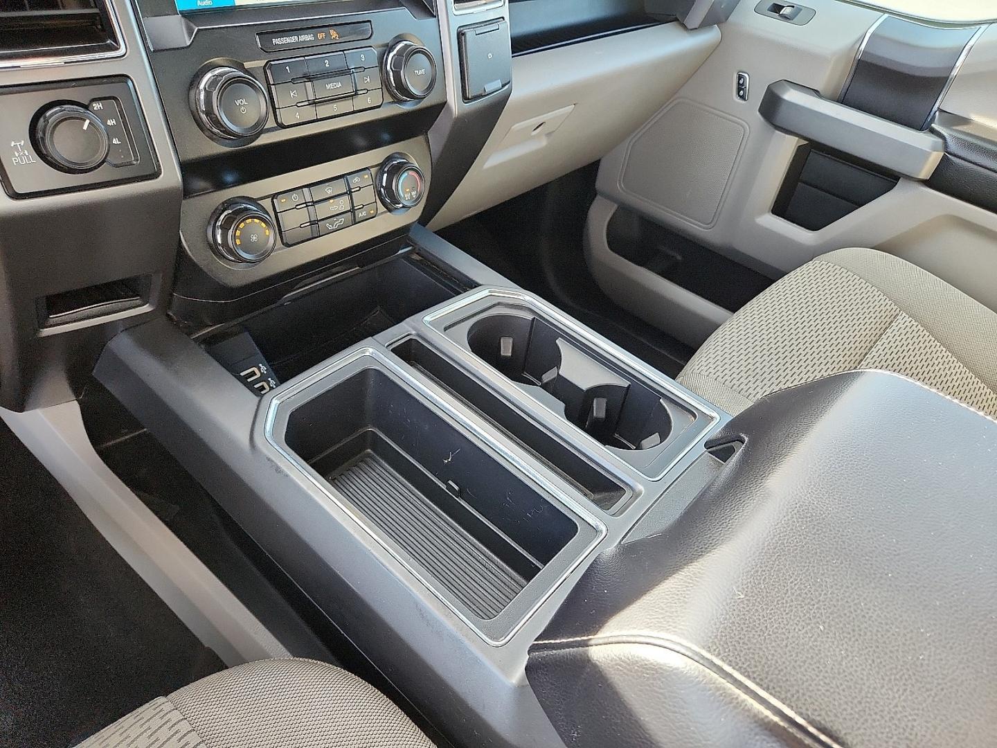 2019 WHITE Ford F-150 XLT (1FTFX1E58KK) with an 5L V-8 port/direct injection, DOHC, variable valve control, regular unleaded, engine with 395HP engine, located at 4711 Ave Q, Lubbock, TX, 79412, (806) 687-2362, 33.551304, -101.855293 - Photo#29