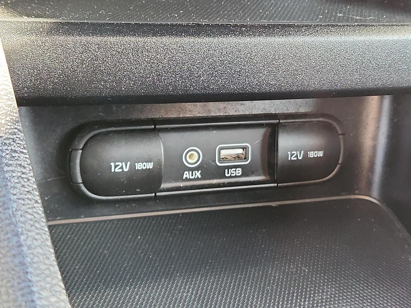 2020 SILVER Kia Forte LXS (3KPF24AD9LE) with an 2L I-4 DOHC, D-CVVT variable valve control, regular unleaded, engine with 147HP engine, located at 4711 Ave Q, Lubbock, TX, 79412, (806) 687-2362, 33.551304, -101.855293 - Photo#15