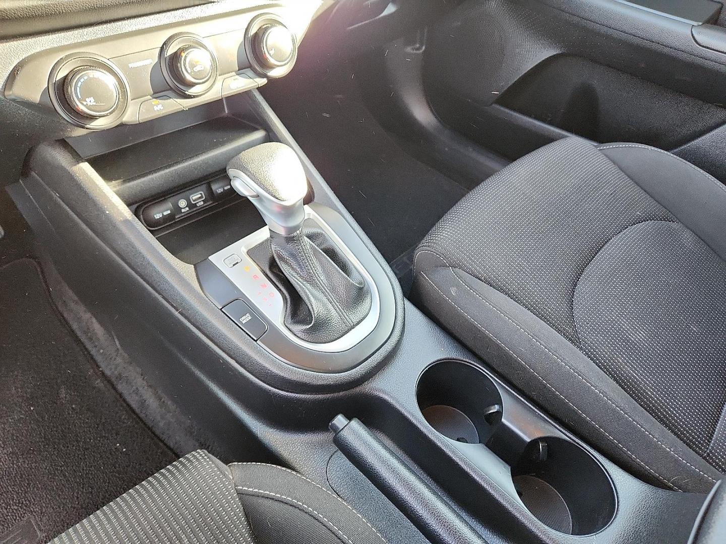 2020 SILVER Kia Forte LXS (3KPF24AD9LE) with an 2L I-4 DOHC, D-CVVT variable valve control, regular unleaded, engine with 147HP engine, located at 4711 Ave Q, Lubbock, TX, 79412, (806) 687-2362, 33.551304, -101.855293 - Photo#18