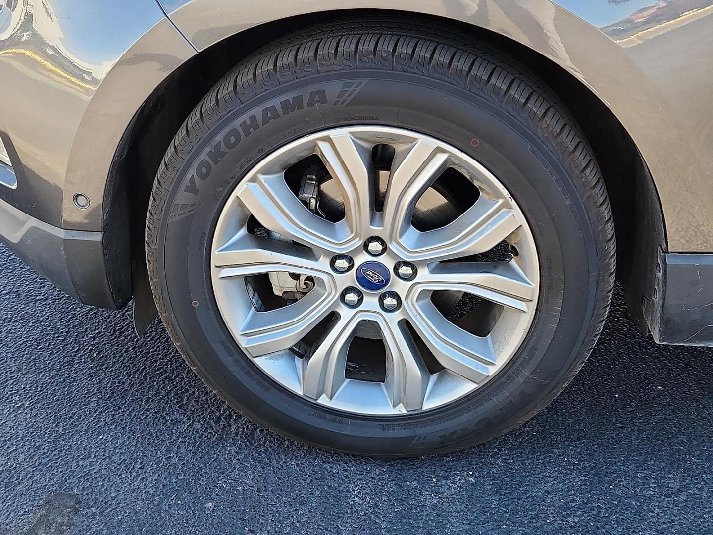 2019 GRAY Ford Edge Titanium (2FMPK3K91KB) with an EcoBoost 2L I-4 gasoline direct injection, DOHC, variable valve control, intercooled turbo, premium unleaded, engine with 250HP engine, located at 4711 Ave Q, Lubbock, TX, 79412, (806) 687-2362, 33.551304, -101.855293 - Photo#6