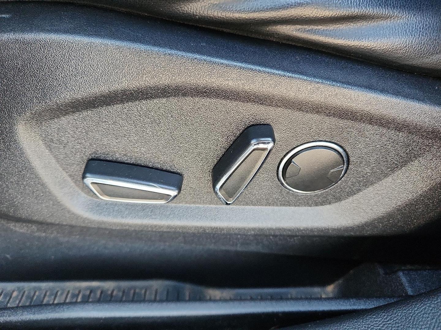 2019 GRAY Ford Edge Titanium (2FMPK3K91KB) with an EcoBoost 2L I-4 gasoline direct injection, DOHC, variable valve control, intercooled turbo, premium unleaded, engine with 250HP engine, located at 4711 Ave Q, Lubbock, TX, 79412, (806) 687-2362, 33.551304, -101.855293 - Photo#11