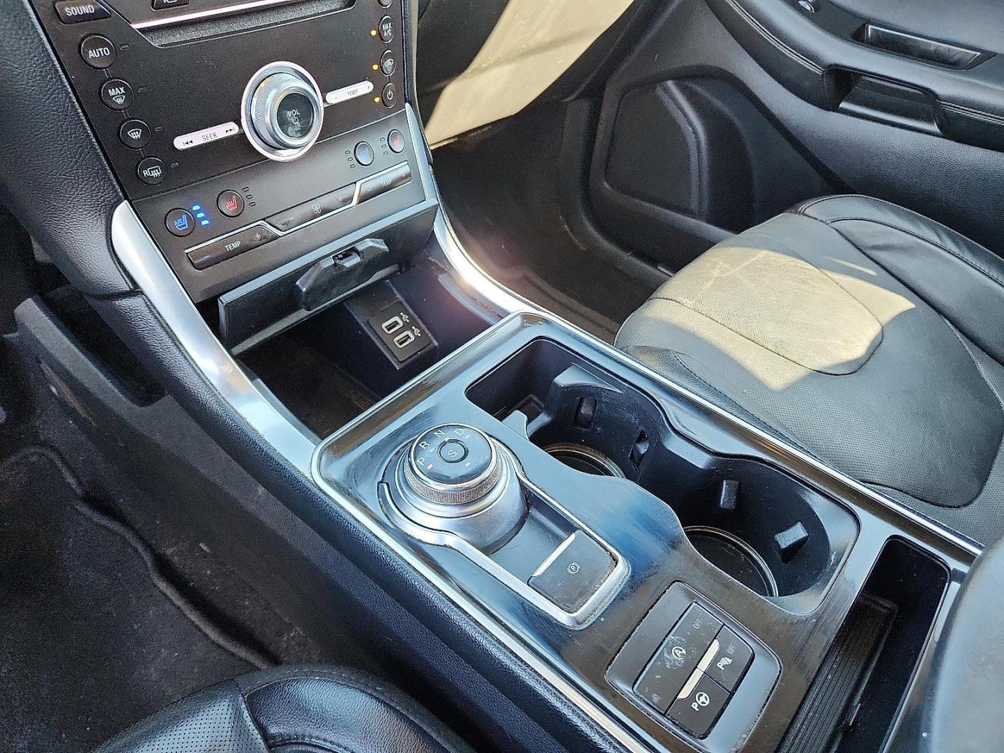 2019 GRAY Ford Edge Titanium (2FMPK3K91KB) with an EcoBoost 2L I-4 gasoline direct injection, DOHC, variable valve control, intercooled turbo, premium unleaded, engine with 250HP engine, located at 4711 Ave Q, Lubbock, TX, 79412, (806) 687-2362, 33.551304, -101.855293 - Photo#17