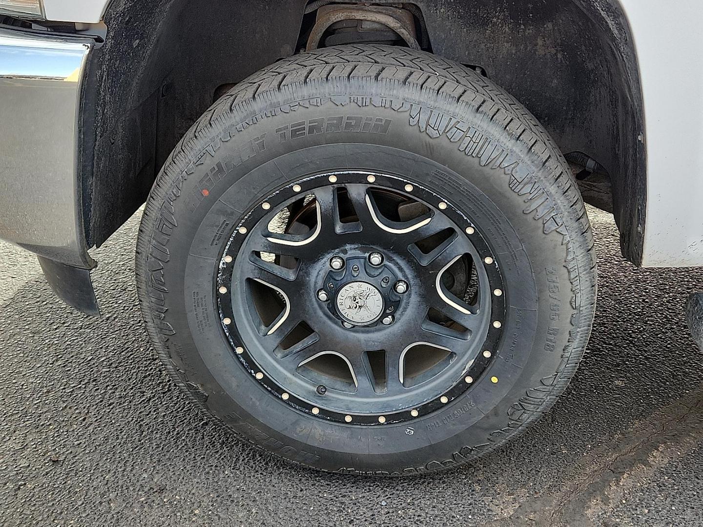 2013 WHITE Chevrolet Silverado 1500 LT (1GCRKSE70DZ) with an Vortec 5.3L VVT SFI V8 Flex Fuel Engine engine, located at 4711 Ave Q, Lubbock, TX, 79412, (806) 687-2362, 33.551304, -101.855293 - Photo#6