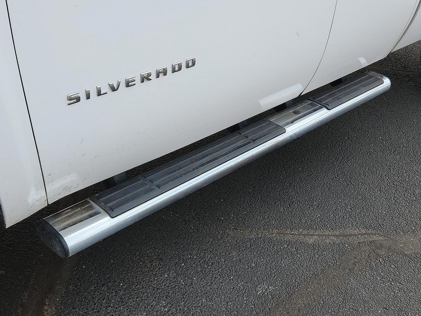 2013 WHITE Chevrolet Silverado 1500 LT (1GCRKSE70DZ) with an Vortec 5.3L VVT SFI V8 Flex Fuel Engine engine, located at 4711 Ave Q, Lubbock, TX, 79412, (806) 687-2362, 33.551304, -101.855293 - Photo#7