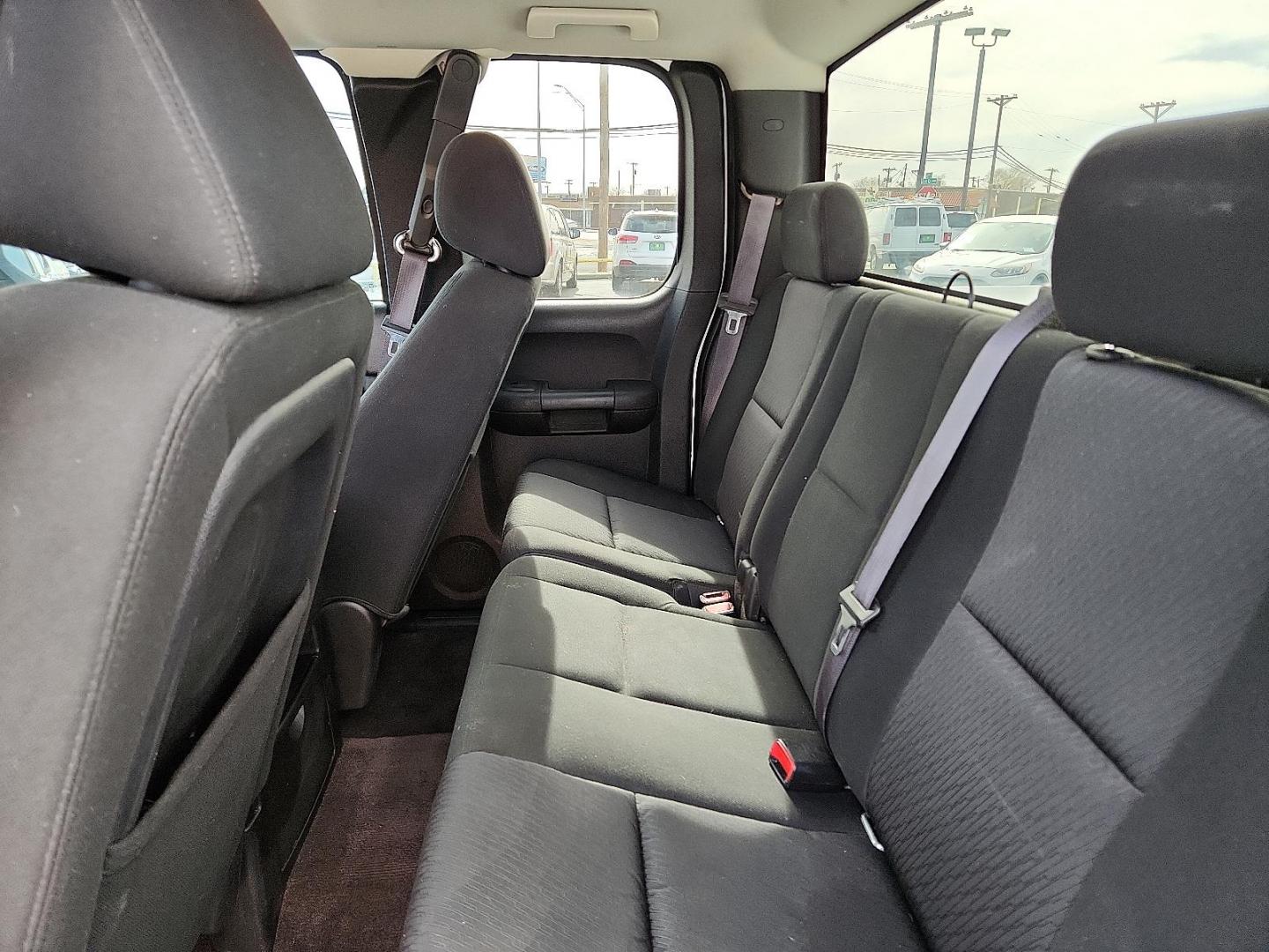 2013 WHITE Chevrolet Silverado 1500 LT (1GCRKSE70DZ) with an Vortec 5.3L VVT SFI V8 Flex Fuel Engine engine, located at 4711 Ave Q, Lubbock, TX, 79412, (806) 687-2362, 33.551304, -101.855293 - Photo#8