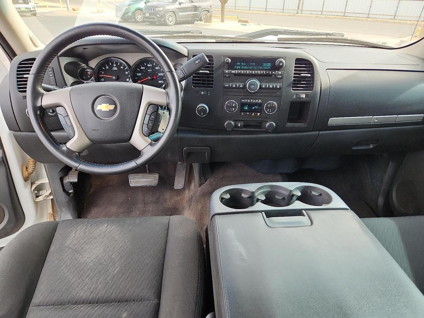 2013 WHITE Chevrolet Silverado 1500 LT (1GCRKSE70DZ) with an Vortec 5.3L VVT SFI V8 Flex Fuel Engine engine, located at 4711 Ave Q, Lubbock, TX, 79412, (806) 687-2362, 33.551304, -101.855293 - Photo#9