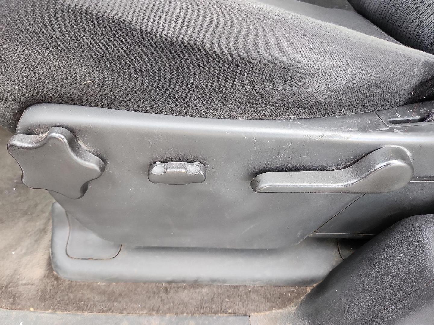 2013 WHITE Chevrolet Silverado 1500 LT (1GCRKSE70DZ) with an Vortec 5.3L VVT SFI V8 Flex Fuel Engine engine, located at 4711 Ave Q, Lubbock, TX, 79412, (806) 687-2362, 33.551304, -101.855293 - Photo#12