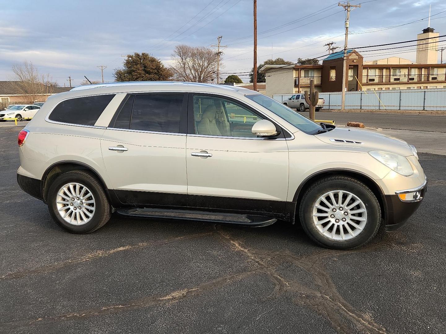 2011 TAN Buick Enclave 1XL (5GAKRBED0BJ) with an 3.6L V-6 gasoline direct injection, DOHC, variable valve control, regular unleaded, engine with 288HP engine, located at 4711 Ave Q, Lubbock, TX, 79412, (806) 687-2362, 33.551304, -101.855293 - Photo#4