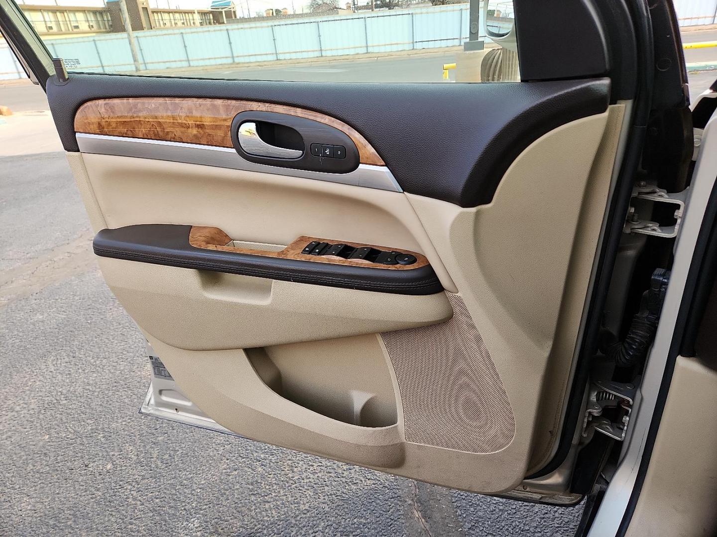 2011 TAN Buick Enclave 1XL (5GAKRBED0BJ) with an 3.6L V-6 gasoline direct injection, DOHC, variable valve control, regular unleaded, engine with 288HP engine, located at 4711 Ave Q, Lubbock, TX, 79412, (806) 687-2362, 33.551304, -101.855293 - Photo#12