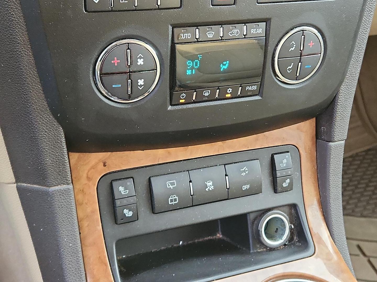 2011 TAN Buick Enclave 1XL (5GAKRBED0BJ) with an 3.6L V-6 gasoline direct injection, DOHC, variable valve control, regular unleaded, engine with 288HP engine, located at 4711 Ave Q, Lubbock, TX, 79412, (806) 687-2362, 33.551304, -101.855293 - Photo#15