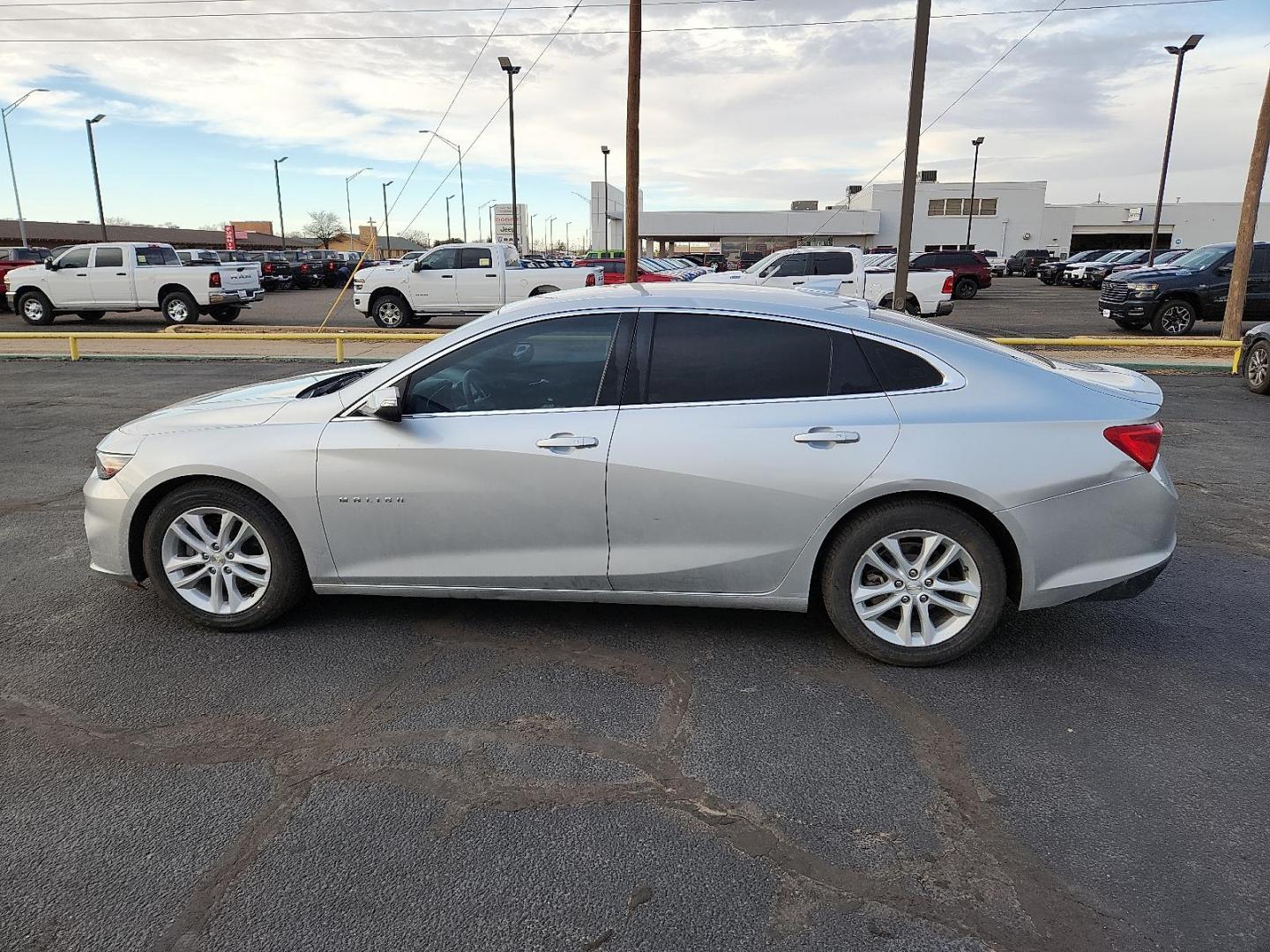 2018 SILVER Chevrolet Malibu LT (1G1ZD5ST7JF) with an ECOTEC 1.5L I-4 gasoline direct injection, DOHC, VVT variable valve control, intercooled turbo, regular unleaded, engine with 160HP engine, located at 4711 Ave Q, Lubbock, TX, 79412, (806) 687-2362, 33.551304, -101.855293 - Photo#1