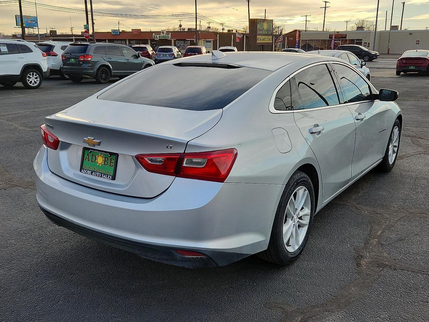 2018 SILVER Chevrolet Malibu LT (1G1ZD5ST7JF) with an ECOTEC 1.5L I-4 gasoline direct injection, DOHC, VVT variable valve control, intercooled turbo, regular unleaded, engine with 160HP engine, located at 4711 Ave Q, Lubbock, TX, 79412, (806) 687-2362, 33.551304, -101.855293 - Photo#3