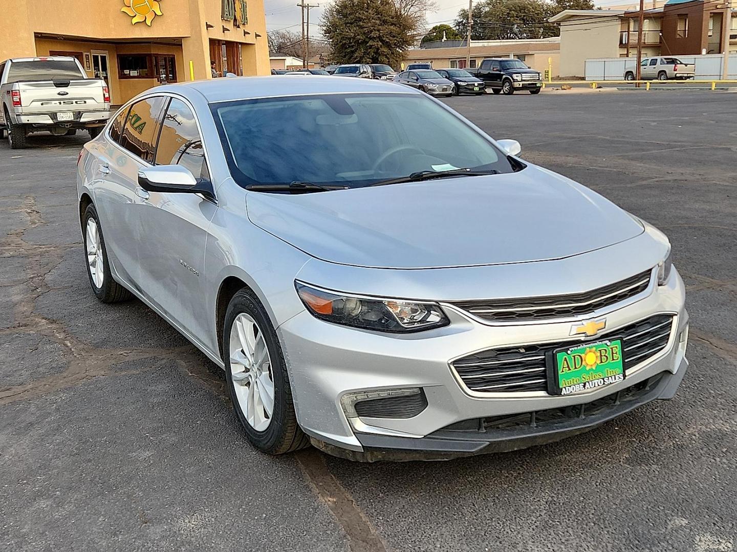 2018 SILVER Chevrolet Malibu LT (1G1ZD5ST7JF) with an ECOTEC 1.5L I-4 gasoline direct injection, DOHC, VVT variable valve control, intercooled turbo, regular unleaded, engine with 160HP engine, located at 4711 Ave Q, Lubbock, TX, 79412, (806) 687-2362, 33.551304, -101.855293 - Photo#5