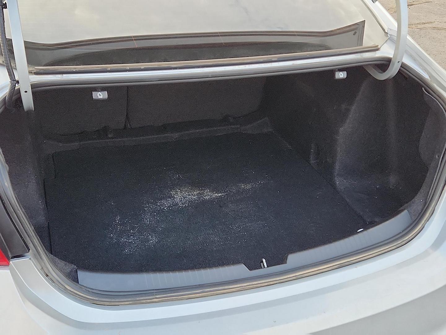 2018 SILVER Chevrolet Malibu LT (1G1ZD5ST7JF) with an ECOTEC 1.5L I-4 gasoline direct injection, DOHC, VVT variable valve control, intercooled turbo, regular unleaded, engine with 160HP engine, located at 4711 Ave Q, Lubbock, TX, 79412, (806) 687-2362, 33.551304, -101.855293 - Photo#7