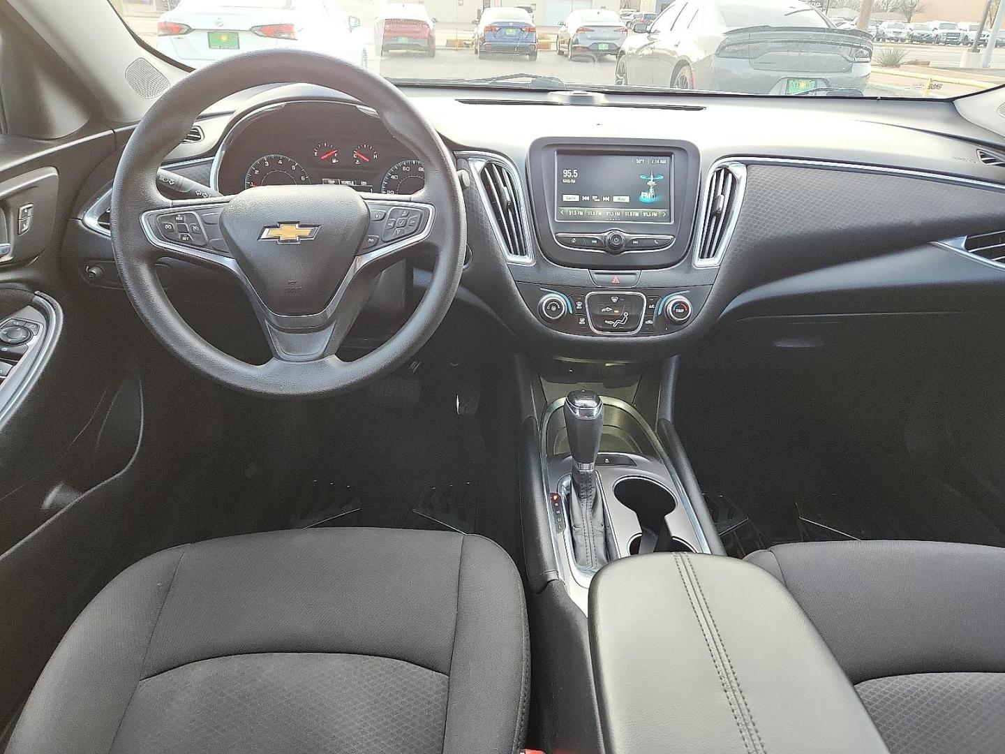 2018 SILVER Chevrolet Malibu LT (1G1ZD5ST7JF) with an ECOTEC 1.5L I-4 gasoline direct injection, DOHC, VVT variable valve control, intercooled turbo, regular unleaded, engine with 160HP engine, located at 4711 Ave Q, Lubbock, TX, 79412, (806) 687-2362, 33.551304, -101.855293 - Photo#9