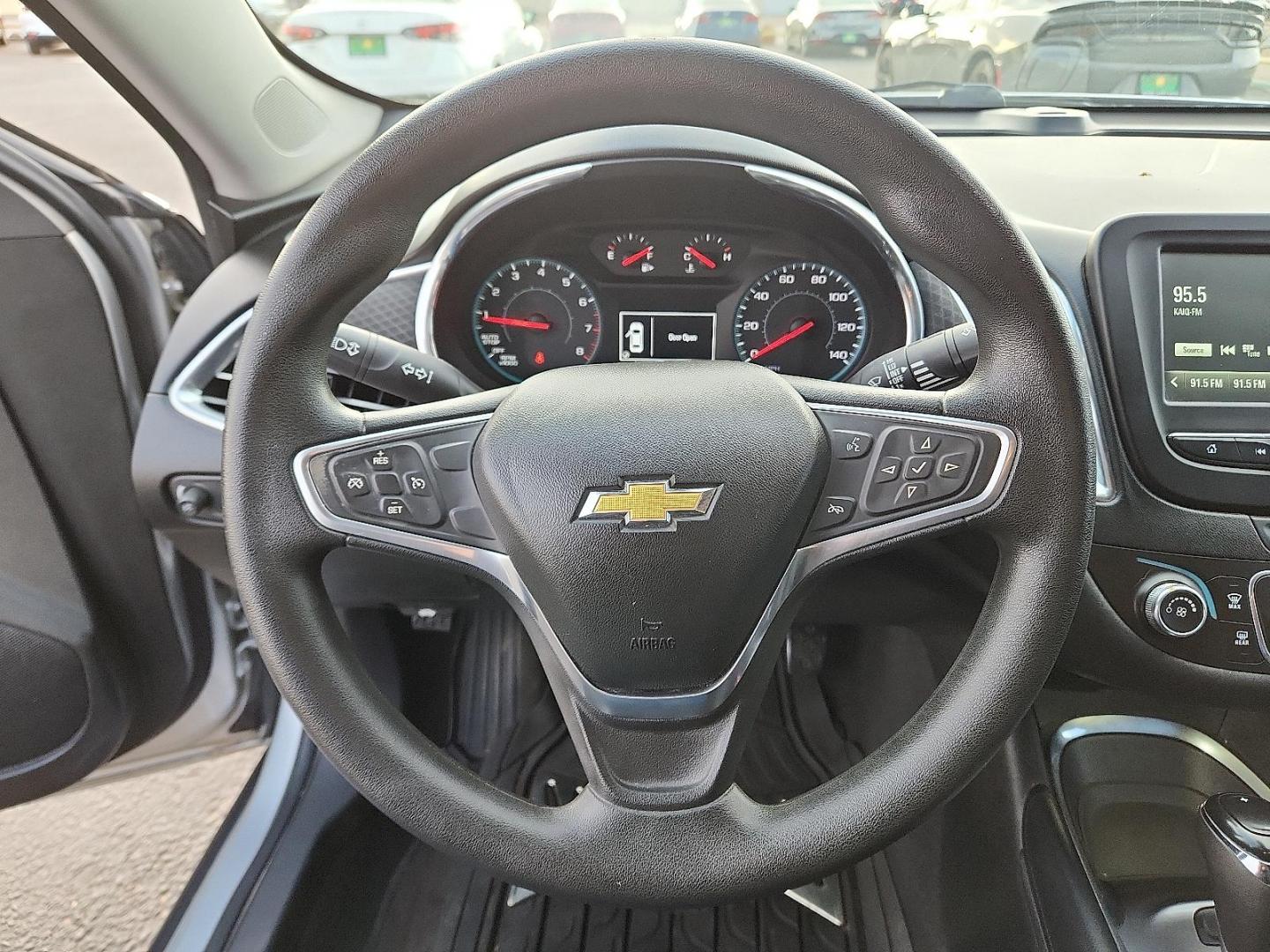 2018 SILVER Chevrolet Malibu LT (1G1ZD5ST7JF) with an ECOTEC 1.5L I-4 gasoline direct injection, DOHC, VVT variable valve control, intercooled turbo, regular unleaded, engine with 160HP engine, located at 4711 Ave Q, Lubbock, TX, 79412, (806) 687-2362, 33.551304, -101.855293 - Photo#16