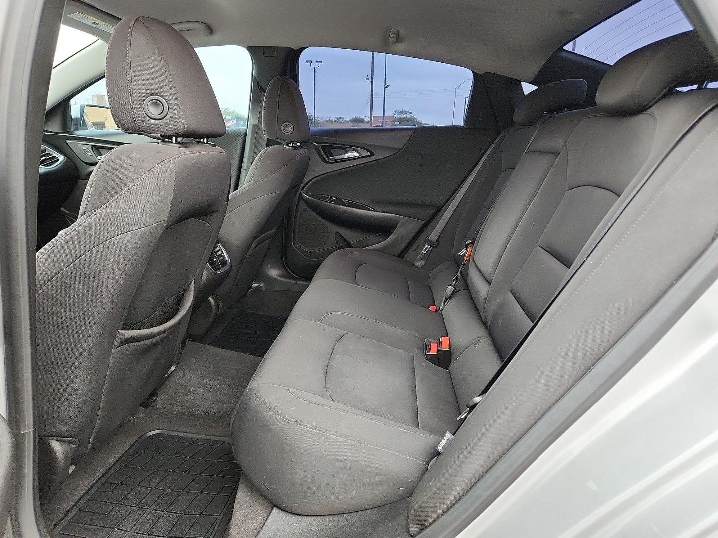 2018 SILVER /Jet Black - H1T Chevrolet Malibu LT (1G1ZD5ST7JF) with an ECOTEC 1.5L I-4 gasoline direct injection, DOHC, VVT variable valve control, intercooled turbo, regular unleaded, engine with 160HP engine, located at 4711 Ave Q, Lubbock, TX, 79412, (806) 687-2362, 33.551304, -101.855293 - Photo#11