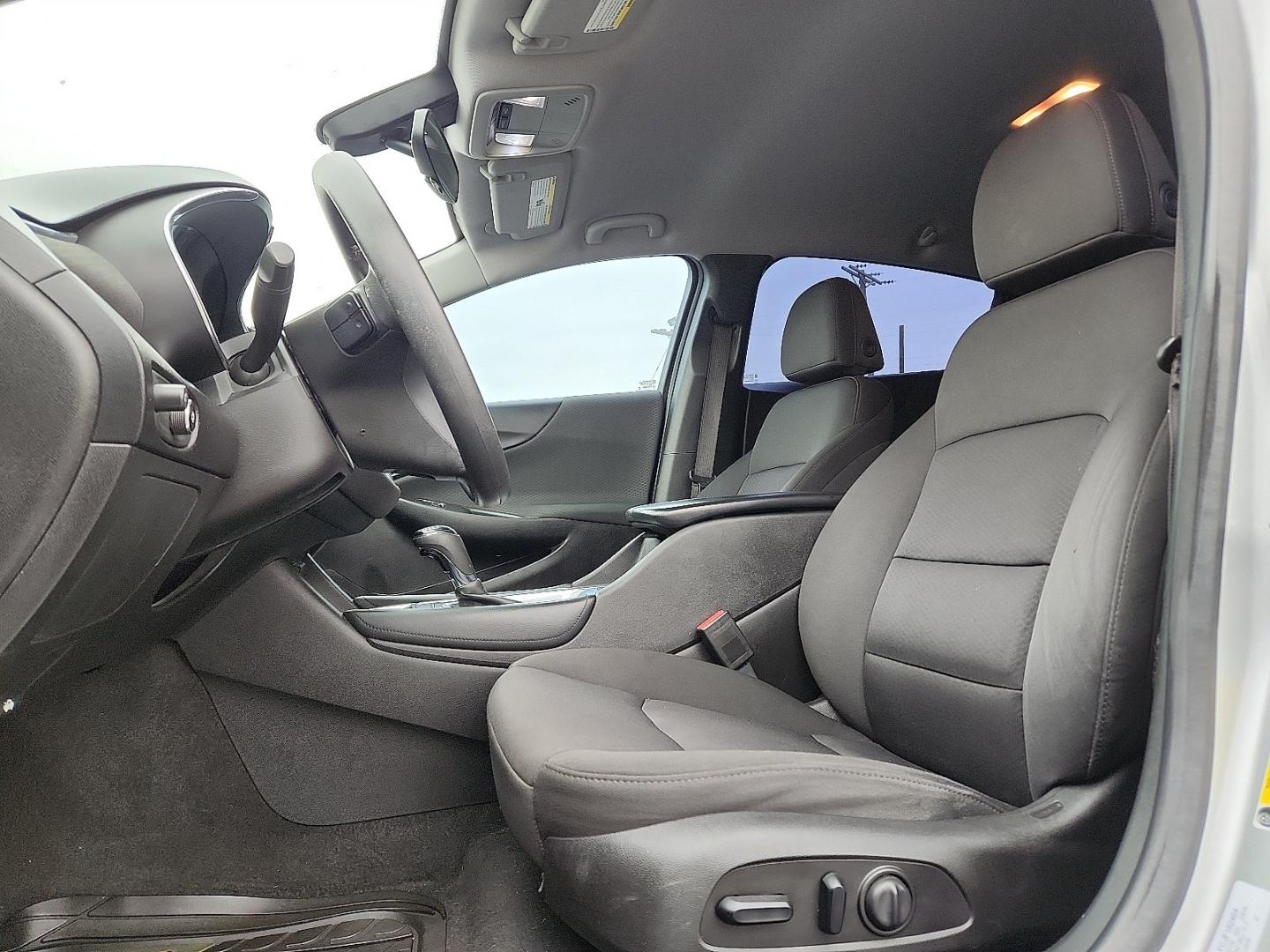 2018 SILVER /Jet Black - H1T Chevrolet Malibu LT (1G1ZD5ST7JF) with an ECOTEC 1.5L I-4 gasoline direct injection, DOHC, VVT variable valve control, intercooled turbo, regular unleaded, engine with 160HP engine, located at 4711 Ave Q, Lubbock, TX, 79412, (806) 687-2362, 33.551304, -101.855293 - Photo#18