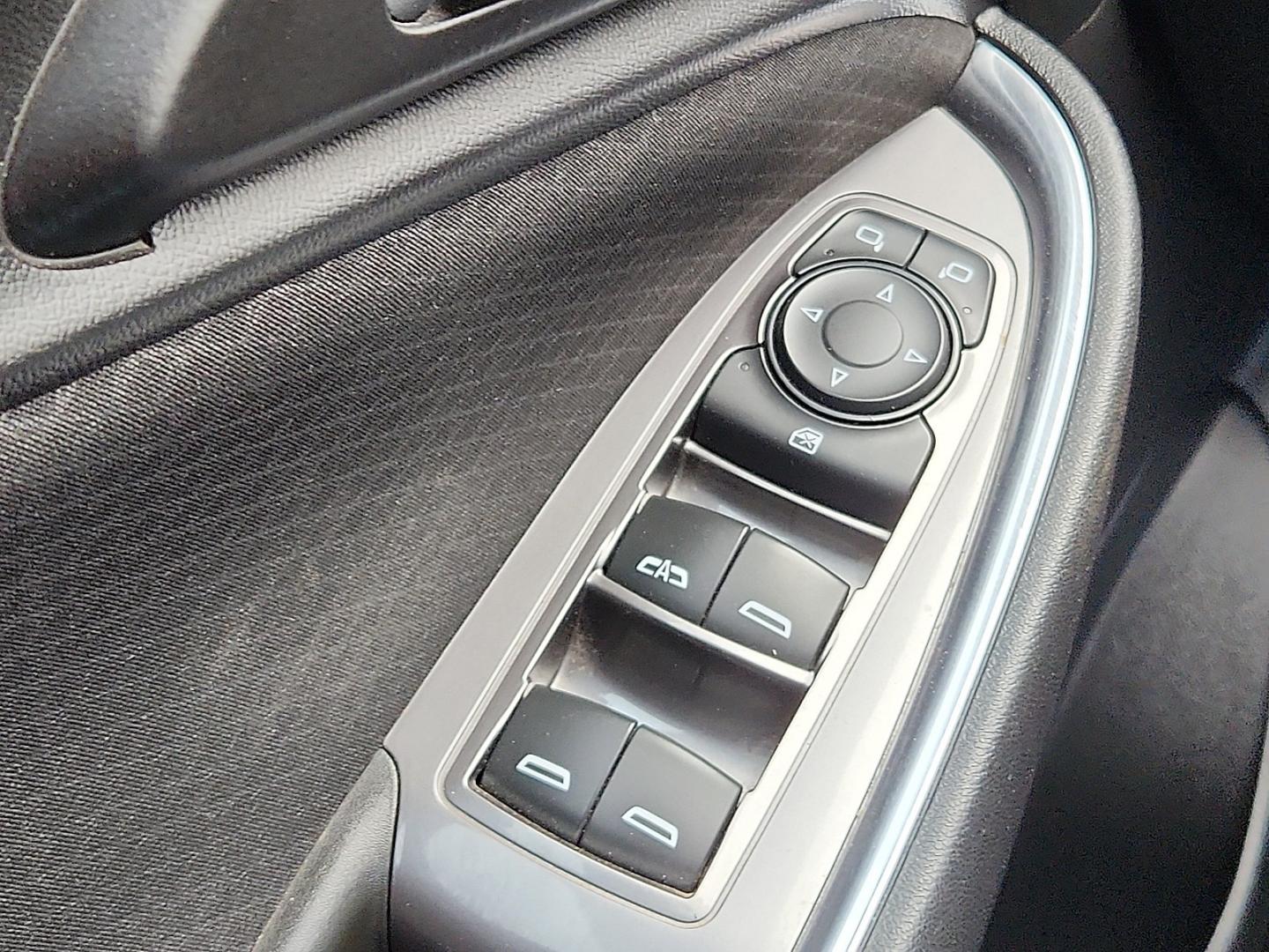2018 SILVER /Jet Black - H1T Chevrolet Malibu LT (1G1ZD5ST7JF) with an ECOTEC 1.5L I-4 gasoline direct injection, DOHC, VVT variable valve control, intercooled turbo, regular unleaded, engine with 160HP engine, located at 4711 Ave Q, Lubbock, TX, 79412, (806) 687-2362, 33.551304, -101.855293 - Photo#22