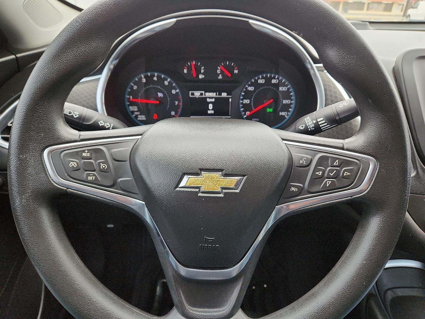 2018 SILVER /Jet Black - H1T Chevrolet Malibu LT (1G1ZD5ST7JF) with an ECOTEC 1.5L I-4 gasoline direct injection, DOHC, VVT variable valve control, intercooled turbo, regular unleaded, engine with 160HP engine, located at 4711 Ave Q, Lubbock, TX, 79412, (806) 687-2362, 33.551304, -101.855293 - Photo#28