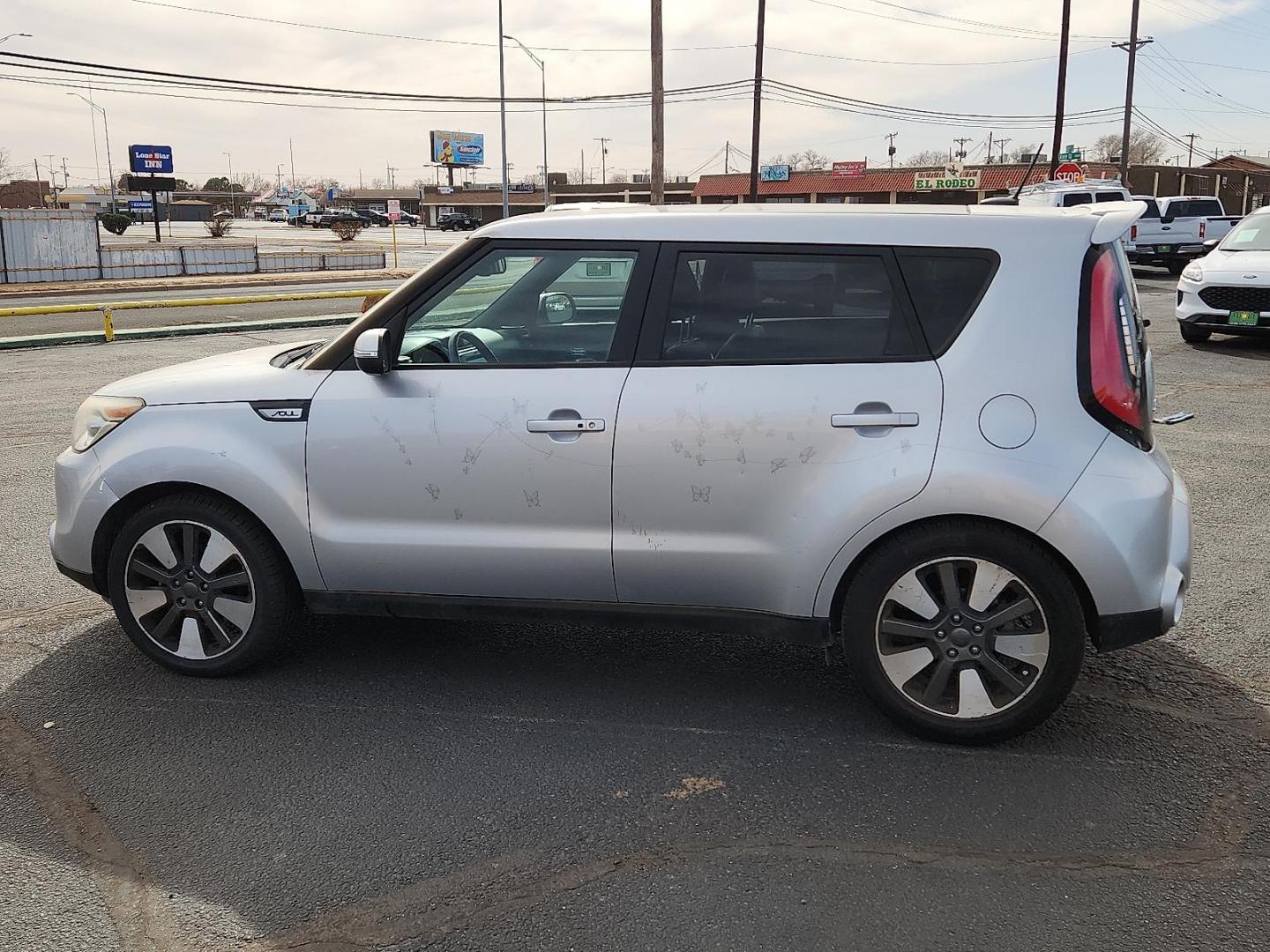 2014 SILVER Kia Soul ! (KNDJX3A51E7) with an 2L I-4 gasoline direct injection, DOHC, variable valve control, regular unleaded, engine with 164HP engine, located at 4711 Ave Q, Lubbock, TX, 79412, (806) 687-2362, 33.551304, -101.855293 - Photo#1