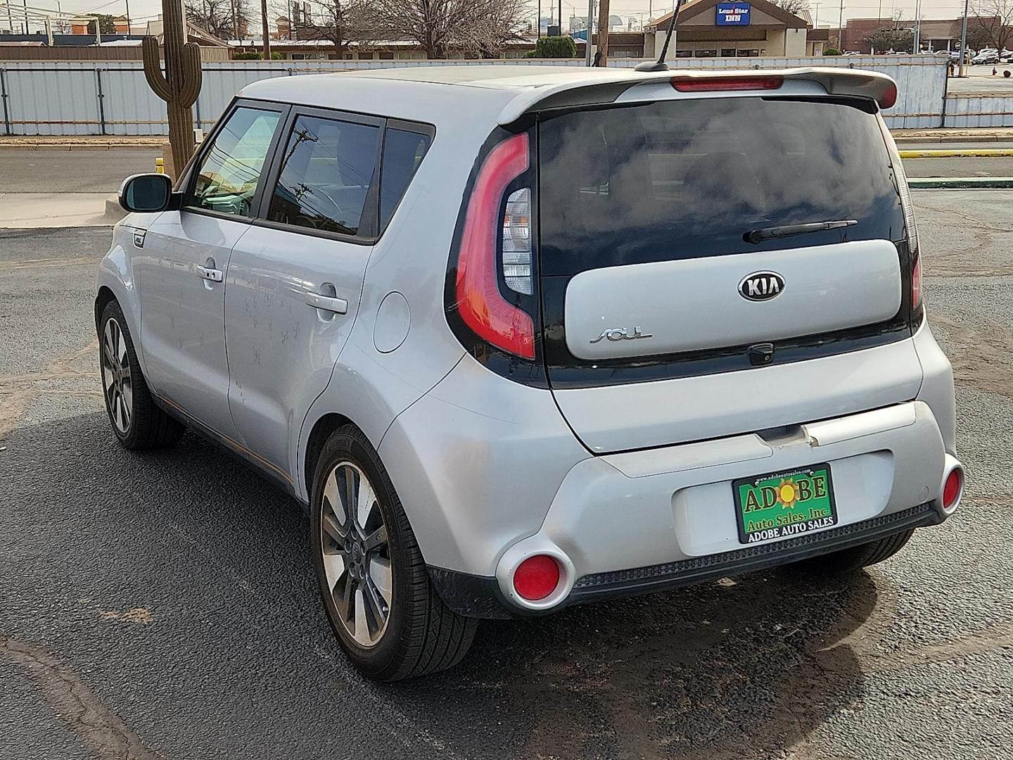 2014 SILVER Kia Soul ! (KNDJX3A51E7) with an 2L I-4 gasoline direct injection, DOHC, variable valve control, regular unleaded, engine with 164HP engine, located at 4711 Ave Q, Lubbock, TX, 79412, (806) 687-2362, 33.551304, -101.855293 - Photo#2