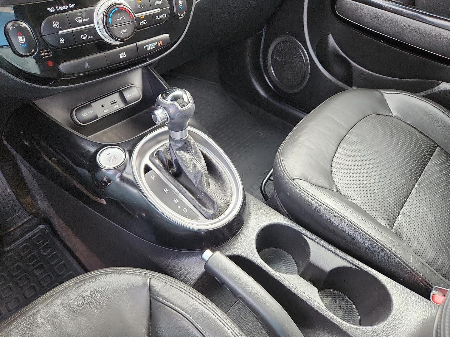 2014 SILVER Kia Soul ! (KNDJX3A51E7) with an 2L I-4 gasoline direct injection, DOHC, variable valve control, regular unleaded, engine with 164HP engine, located at 4711 Ave Q, Lubbock, TX, 79412, (806) 687-2362, 33.551304, -101.855293 - Photo#17