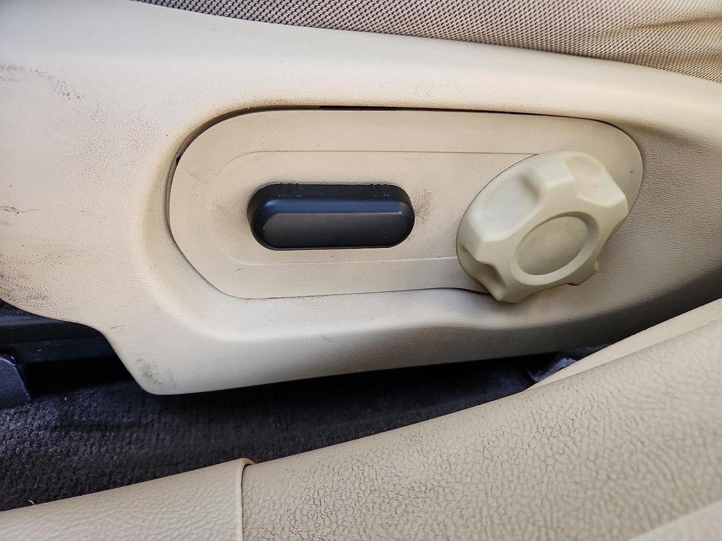 2013 BLACK /Charcoal Black - MW Ford Taurus SEL (1FAHP2E86DG) with an 3.5L Ti-VCT V6 Flex Fuel Engine engine, located at 4711 Ave Q, Lubbock, TX, 79412, (806) 687-2362, 33.551304, -101.855293 - Photo#19