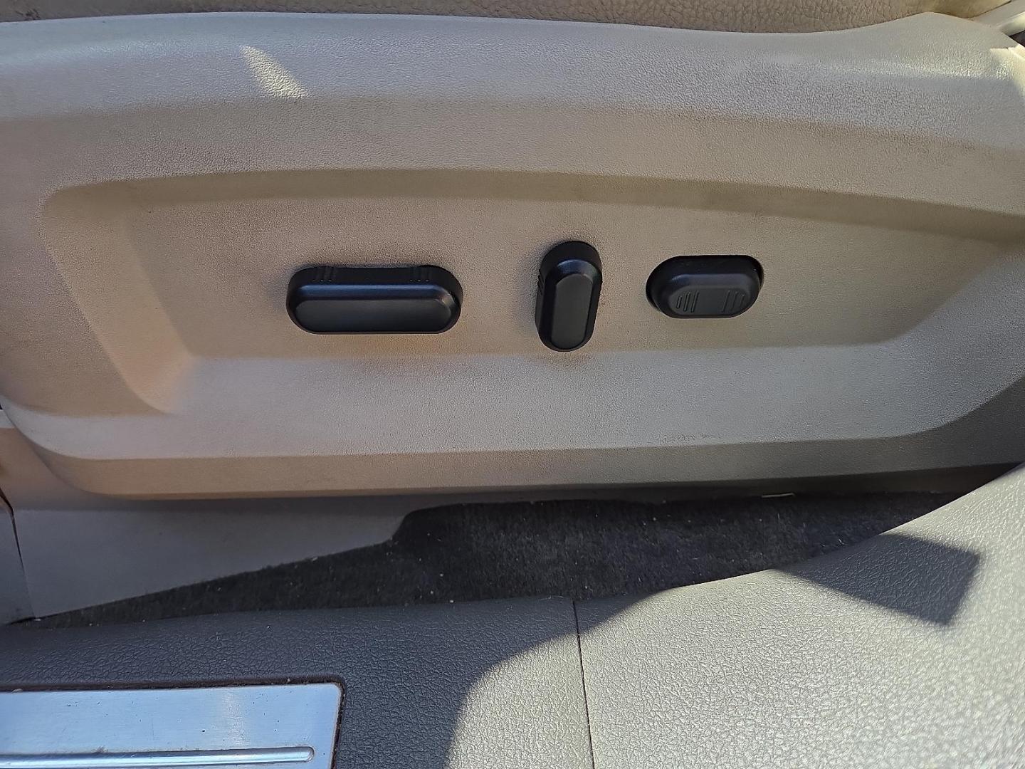 2013 Ruby Red Metallic Tinted Clearcoat /Medium Light Stone - GL Ford Edge Limited (2FMDK3KC7DB) with an 3.5L V-6 DOHC, variable valve control, regular unleaded, engine with 285HP engine, located at 4711 Ave Q, Lubbock, TX, 79412, (806) 687-2362, 33.551304, -101.855293 - Photo#23