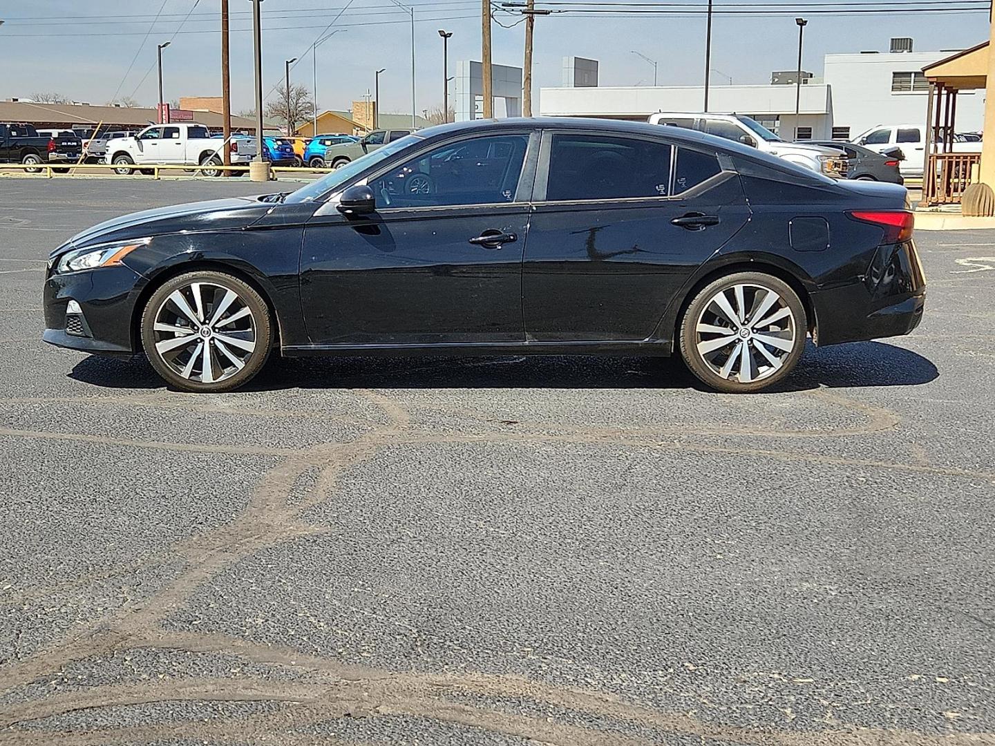 2020 BLACK /Sport - N Nissan Altima SR FWD (1N4BL4CV1LN) with an 2.5L I-4 gasoline direct injection, DOHC, CVTCS variable valve control, regular unleaded, engine with 188HP engine, located at 4711 Ave Q, Lubbock, TX, 79412, (806) 687-2362, 33.551304, -101.855293 - Photo#1