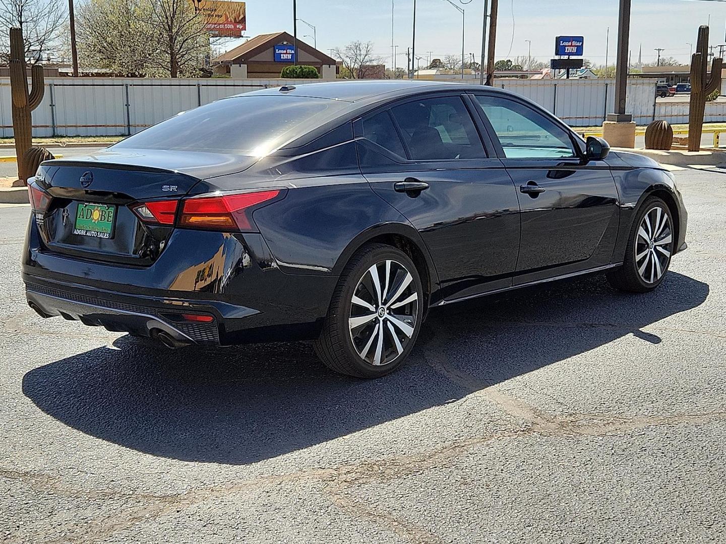 2020 BLACK /Sport - N Nissan Altima SR FWD (1N4BL4CV1LN) with an 2.5L I-4 gasoline direct injection, DOHC, CVTCS variable valve control, regular unleaded, engine with 188HP engine, located at 4711 Ave Q, Lubbock, TX, 79412, (806) 687-2362, 33.551304, -101.855293 - Photo#3