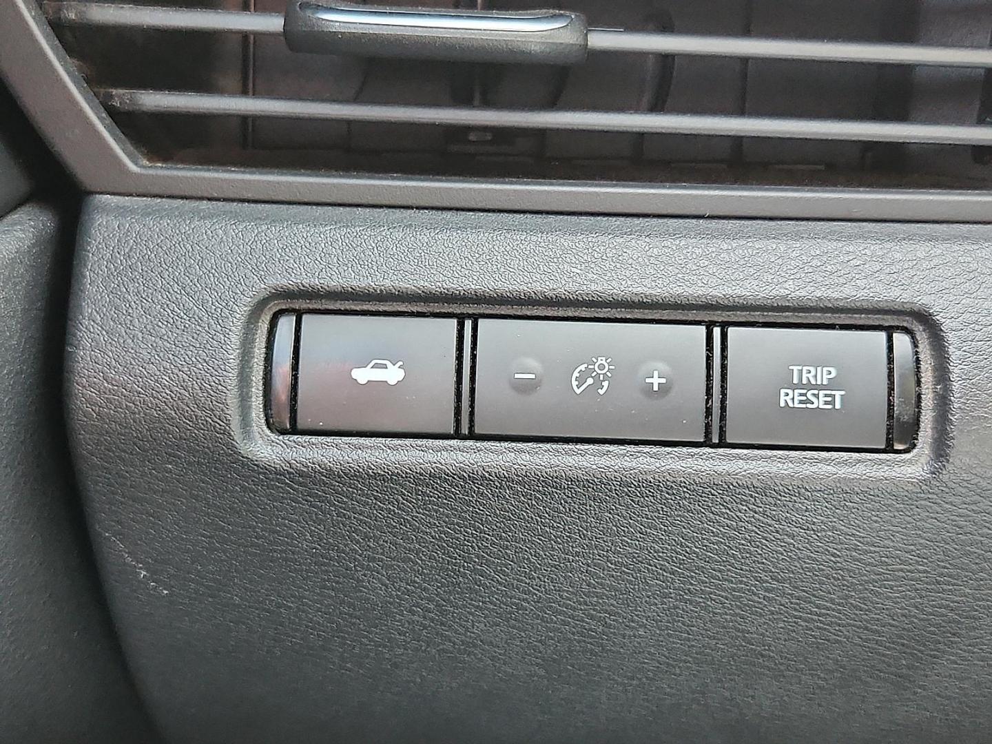 2020 BLACK /Sport - N Nissan Altima SR FWD (1N4BL4CV1LN) with an 2.5L I-4 gasoline direct injection, DOHC, CVTCS variable valve control, regular unleaded, engine with 188HP engine, located at 4711 Ave Q, Lubbock, TX, 79412, (806) 687-2362, 33.551304, -101.855293 - Photo#22