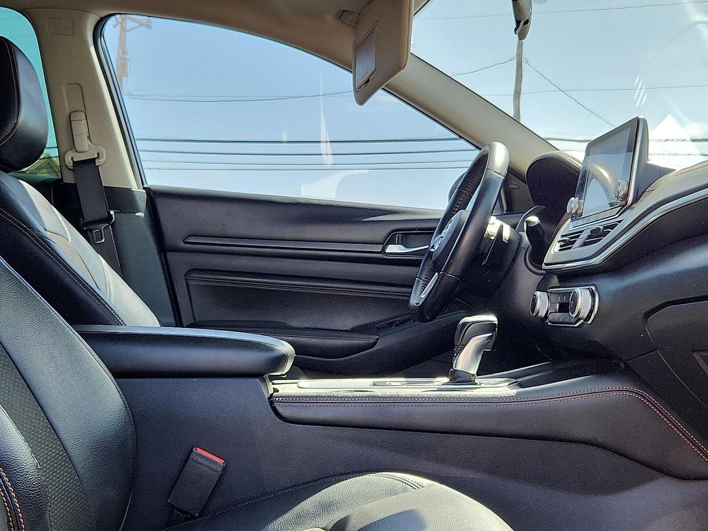 2020 BLACK /Sport - N Nissan Altima SR FWD (1N4BL4CV1LN) with an 2.5L I-4 gasoline direct injection, DOHC, CVTCS variable valve control, regular unleaded, engine with 188HP engine, located at 4711 Ave Q, Lubbock, TX, 79412, (806) 687-2362, 33.551304, -101.855293 - Photo#26