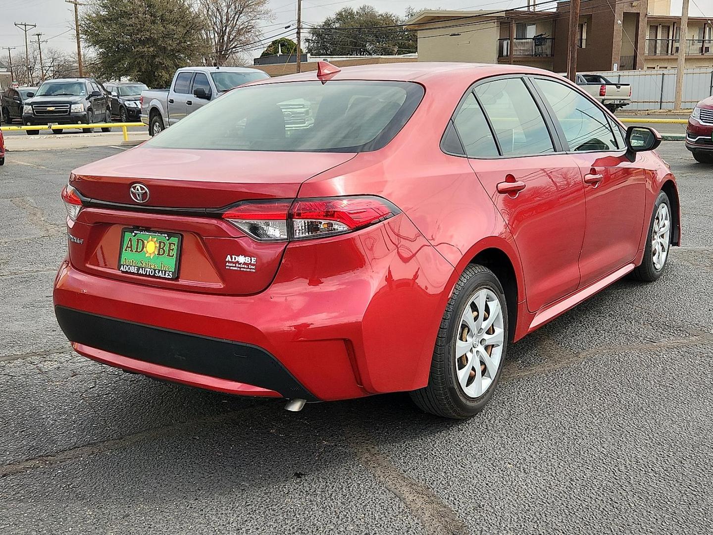 2021 RED /Grey Toyota Corolla LE (JTDEPMAE8MJ) with an 1.8L I-4 DOHC, VVT-i variable valve control, regular unleaded, engine with 139HP engine, located at 4711 Ave Q, Lubbock, TX, 79412, (806) 687-2362, 33.551304, -101.855293 - Photo#4