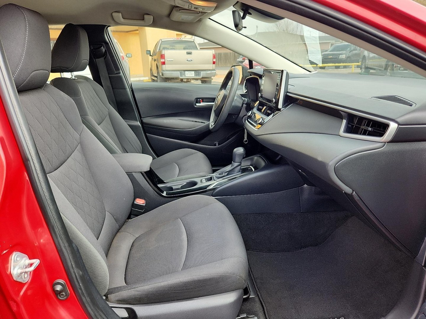 2021 RED /Grey Toyota Corolla LE (JTDEPMAE8MJ) with an 1.8L I-4 DOHC, VVT-i variable valve control, regular unleaded, engine with 139HP engine, located at 4711 Ave Q, Lubbock, TX, 79412, (806) 687-2362, 33.551304, -101.855293 - Photo#8