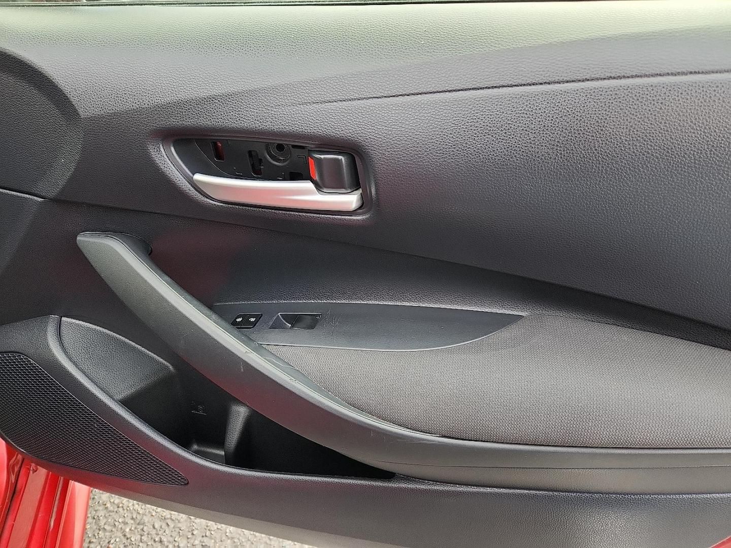 2021 RED /Grey Toyota Corolla LE (JTDEPMAE8MJ) with an 1.8L I-4 DOHC, VVT-i variable valve control, regular unleaded, engine with 139HP engine, located at 4711 Ave Q, Lubbock, TX, 79412, (806) 687-2362, 33.551304, -101.855293 - Photo#9