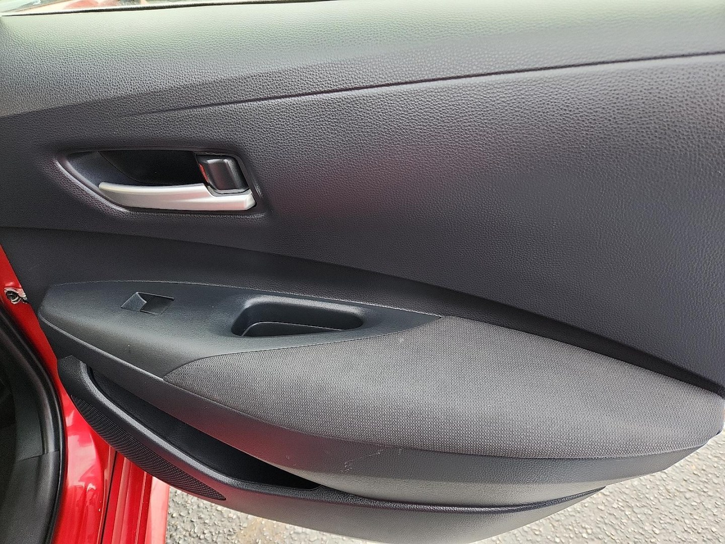 2021 RED /Grey Toyota Corolla LE (JTDEPMAE8MJ) with an 1.8L I-4 DOHC, VVT-i variable valve control, regular unleaded, engine with 139HP engine, located at 4711 Ave Q, Lubbock, TX, 79412, (806) 687-2362, 33.551304, -101.855293 - Photo#11