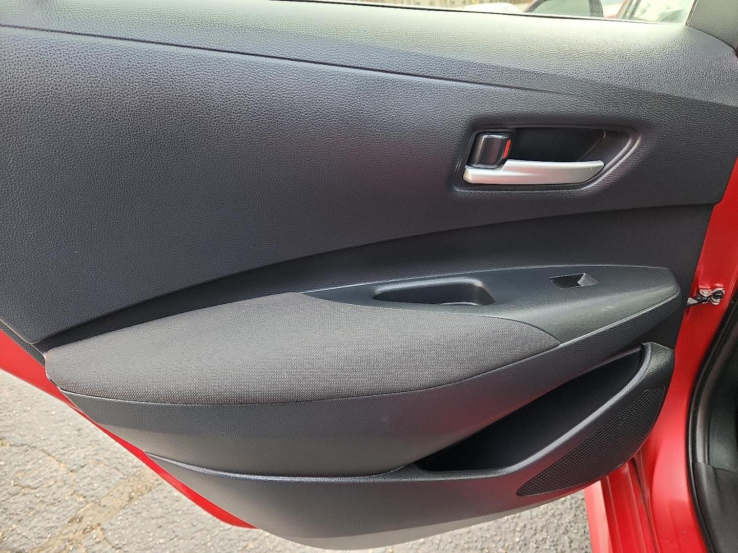 2021 RED /Grey Toyota Corolla LE (JTDEPMAE8MJ) with an 1.8L I-4 DOHC, VVT-i variable valve control, regular unleaded, engine with 139HP engine, located at 4711 Ave Q, Lubbock, TX, 79412, (806) 687-2362, 33.551304, -101.855293 - Photo#17