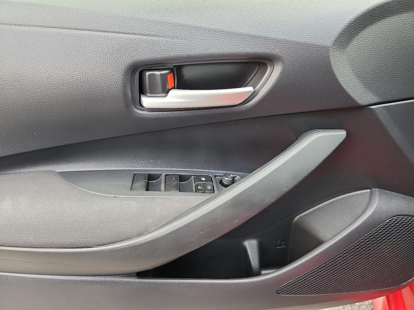 2021 RED /Grey Toyota Corolla LE (JTDEPMAE8MJ) with an 1.8L I-4 DOHC, VVT-i variable valve control, regular unleaded, engine with 139HP engine, located at 4711 Ave Q, Lubbock, TX, 79412, (806) 687-2362, 33.551304, -101.855293 - Photo#18