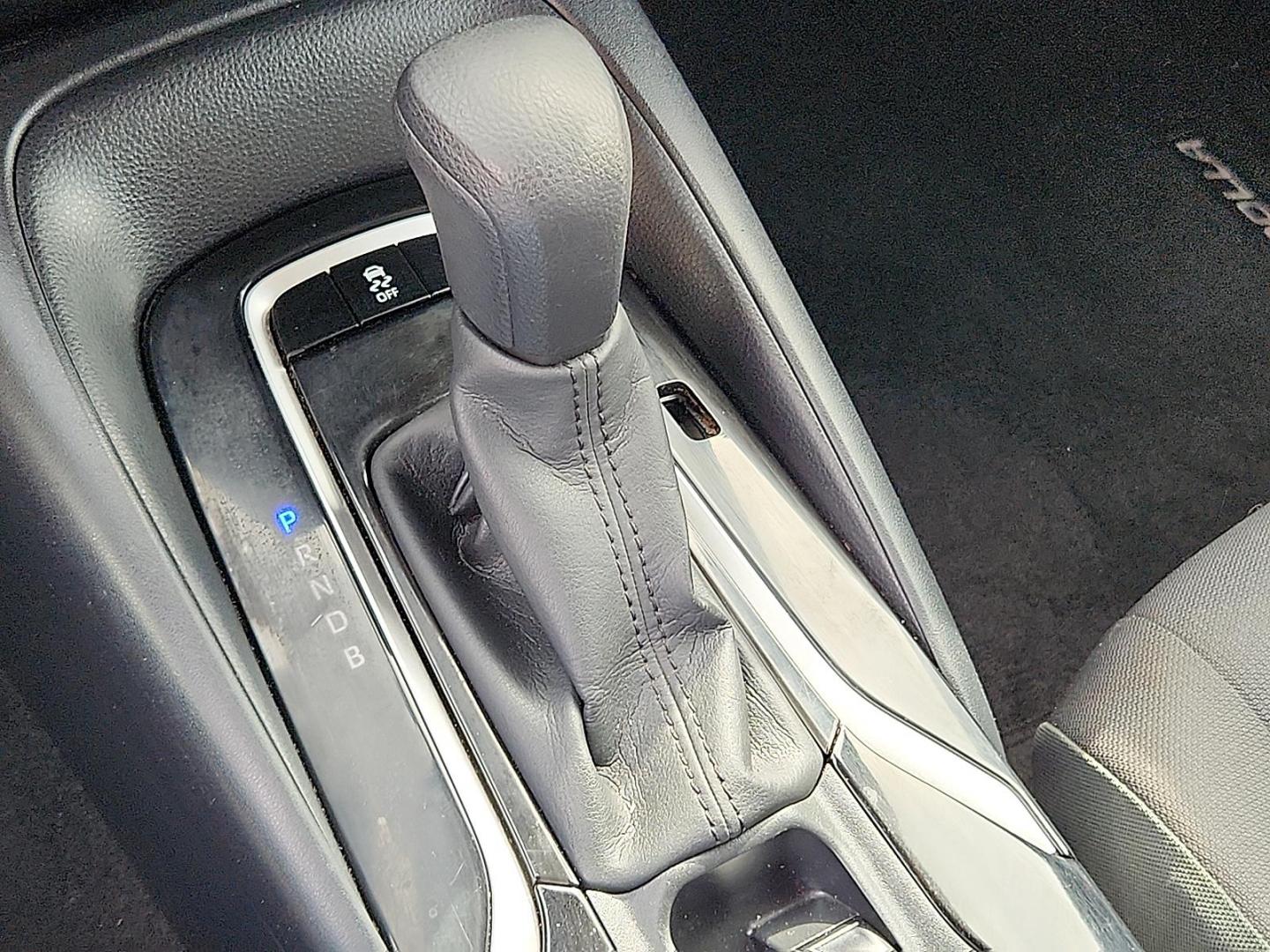 2021 RED /Grey Toyota Corolla LE (JTDEPMAE8MJ) with an 1.8L I-4 DOHC, VVT-i variable valve control, regular unleaded, engine with 139HP engine, located at 4711 Ave Q, Lubbock, TX, 79412, (806) 687-2362, 33.551304, -101.855293 - Photo#21