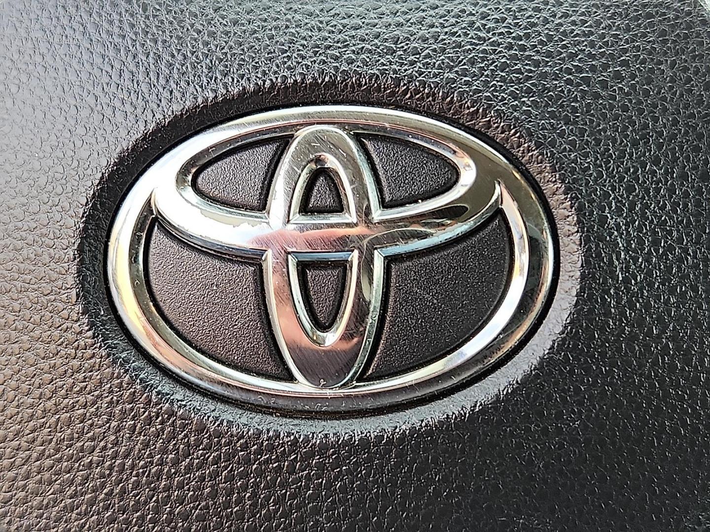 2021 RED /Grey Toyota Corolla LE (JTDEPMAE8MJ) with an 1.8L I-4 DOHC, VVT-i variable valve control, regular unleaded, engine with 139HP engine, located at 4711 Ave Q, Lubbock, TX, 79412, (806) 687-2362, 33.551304, -101.855293 - Photo#24