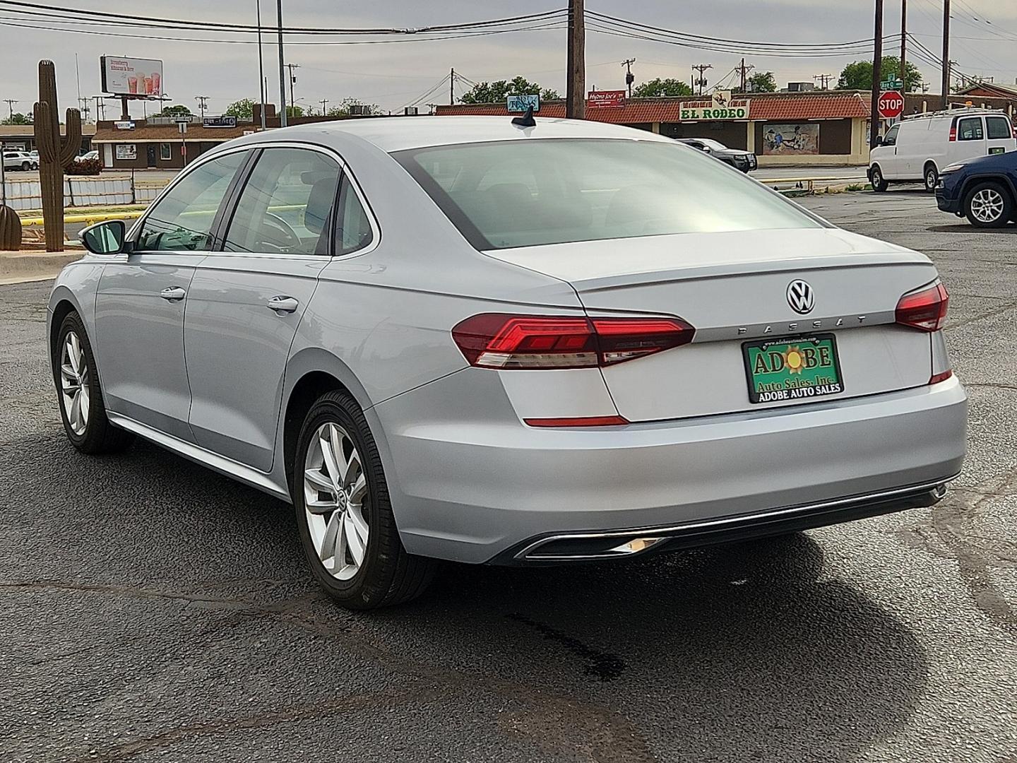 2020 GRAY /Titan Black - HL Volkswagen Passat 2.0T SE (1VWSA7A31LC) with an 2L I-4 gasoline direct injection, DOHC, variable valve control, intercooled turbo, regular unleaded, engine with 174HP engine, located at 4711 Ave Q, Lubbock, TX, 79412, (806) 687-2362, 33.551304, -101.855293 - Photo#2
